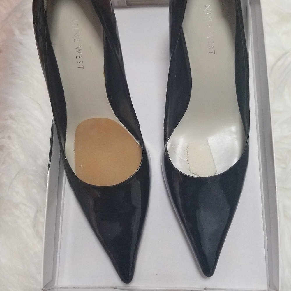 Patent black pumps